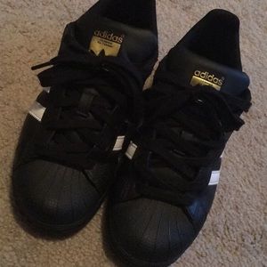 Adidas superstar shoes! lil boys 4, women’s 6